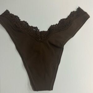 SKIMS Fits Everybody Lace Dipped Thong New